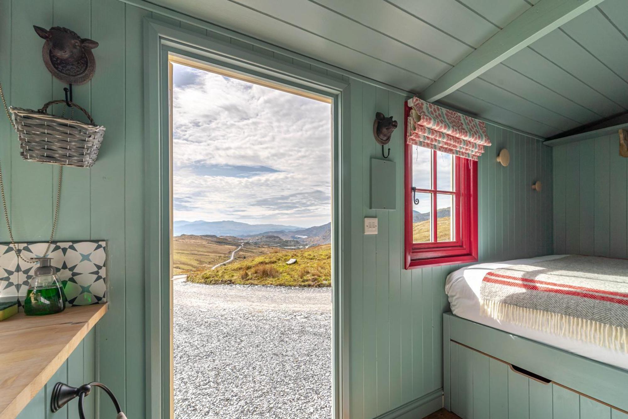 Barlwyd Glamping Hotel Blaenau Ffestiniog Exterior photo